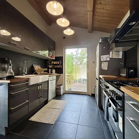 Maison 4 Pièces Avec Terrasse Et Jardin, Proche Commerces - Fr-1-246a-355 Hébergement de vacances *