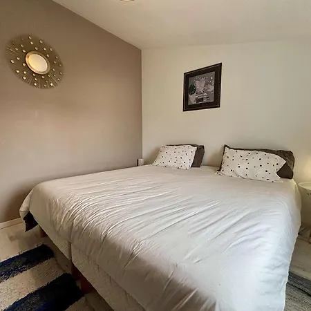 Maison 4 Pièces Avec Terrasse Et Jardin, Proche Commerces - Fr-1-246a-355