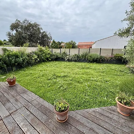 Maison 4 Pièces Avec Terrasse Et Jardin, Proche Commerces - Fr-1-246a-355 *